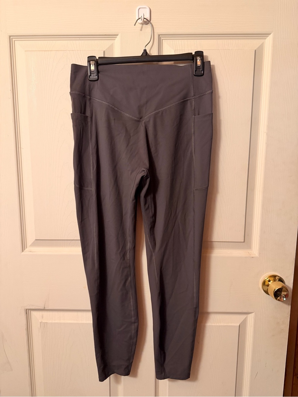 Halara grey butt cinching tummy control low back leggings - Picture 4 of 5